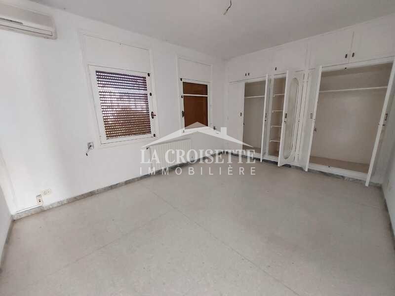 Villa S+6 avec piscine à La Marsa